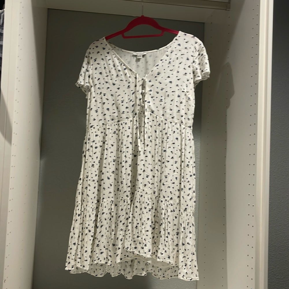 American Eagle White Floral Tiered Babydoll Dress Flutter Sleeves Size Medium